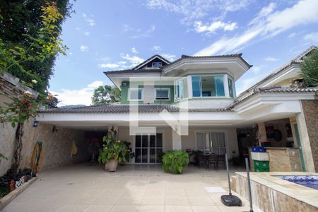 Casa de condomínio à venda com 358m², 4 quartos e 1 vaga Casa de condomínio à venda com 358m², 4 quartos e 1 vagaFachada da Casa