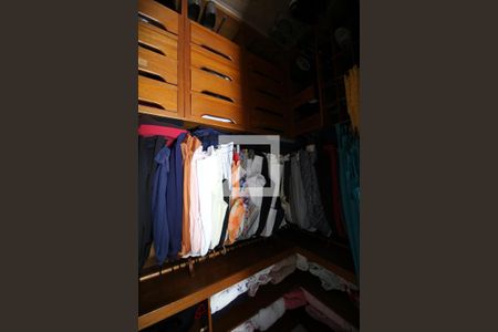 Apartamento à venda com 221m², 4 quartos e 6 vagasCloset