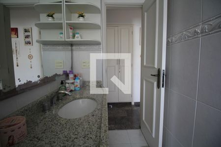 Apartamento à venda com 221m², 4 quartos e 6 vagasBanheiro