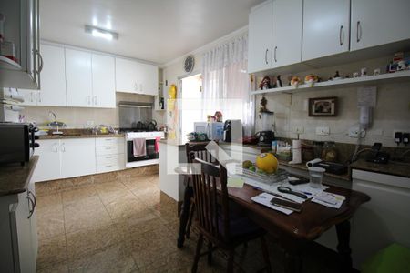 Apartamento à venda com 221m², 4 quartos e 6 vagasCozinha