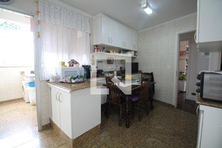 Apartamento à venda com 221m², 4 quartos e 6 vagasCozinha