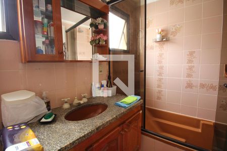Apartamento à venda com 221m², 4 quartos e 6 vagasBanheiro da Suite Principal