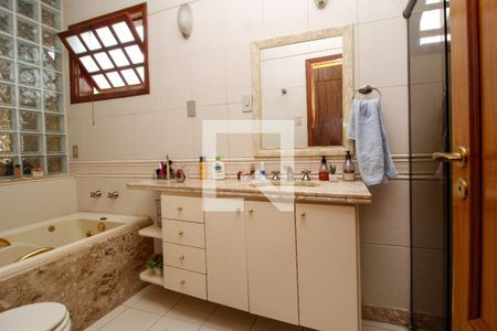 Casa à venda com 420m², 3 quartos e 4 vagas Casa à venda com 420m², 3 quartos e 4 vagasBanheiro Suite