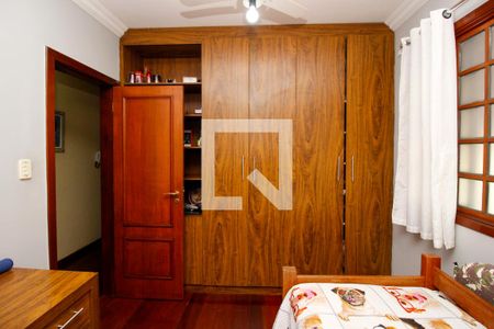 Casa à venda com 420m², 3 quartos e 4 vagas Casa à venda com 420m², 3 quartos e 4 vagasQuarto 2