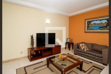 Sala de casa à venda com 3 quartos, 420m² em Palmares, Belo Horizonte