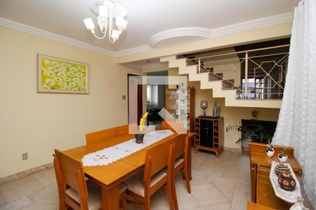 Casa à venda com 420m², 3 quartos e 4 vagas Casa à venda com 420m², 3 quartos e 4 vagasSala de Jantar