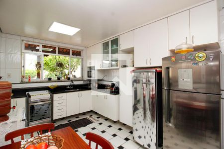 Casa à venda com 420m², 3 quartos e 4 vagas Casa à venda com 420m², 3 quartos e 4 vagasCozinha