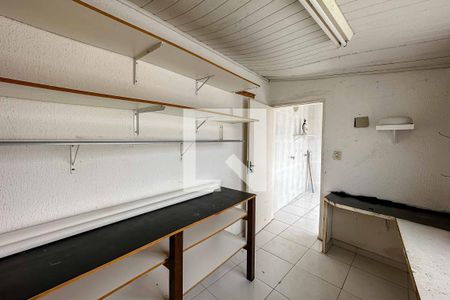 Casa à venda com 210m², 2 quartos e 2 vagasDespensa