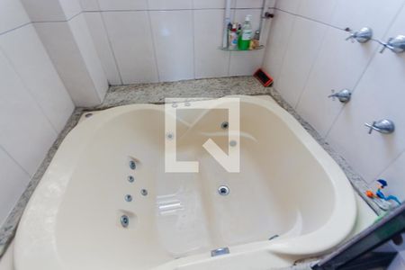 Apartamento à venda com 180m², 3 quartos e 1 vaga Apartamento à venda com 180m², 3 quartos e 1 vagaBanheira