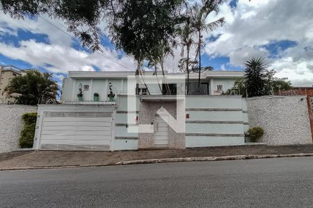 Casa à venda com 792m², 4 quartos e 5 vagasFachada