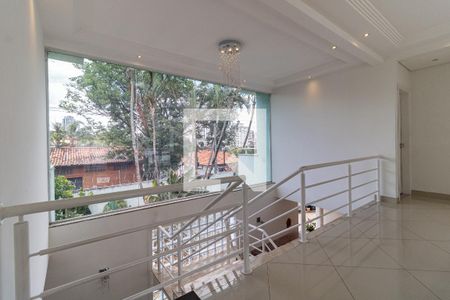 Casa à venda com 792m², 4 quartos e 5 vagasEscada