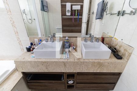 Casa à venda com 792m², 4 quartos e 5 vagasBanheiro da Suíte 1