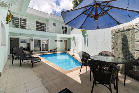 Casa à venda com 792m², 4 quartos e 5 vagasPiscina 