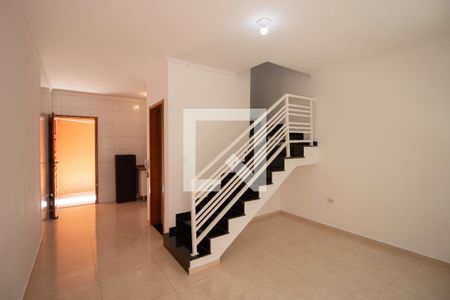 Sala de casa de condomínio para alugar com 2 quartos, 65m² em Cidade Líder, São Paulo