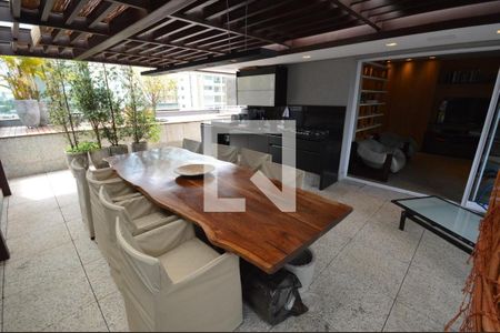 Apartamento à venda com 325m², 2 quartos e 3 vagas