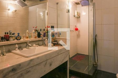 Casa à venda com 430m², 4 quartos e 4 vagas Casa à venda com 430m², 4 quartos e 4 vagasBanheiro da Suíte 1