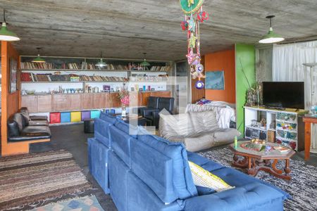 Casa à venda com 430m², 4 quartos e 4 vagas Casa à venda com 430m², 4 quartos e 4 vagasSalão Piso Inferior