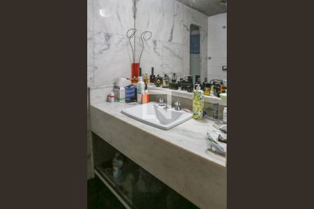 Casa à venda com 430m², 4 quartos e 4 vagas Casa à venda com 430m², 4 quartos e 4 vagasBanheiro da Suíte 3