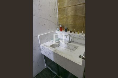 Casa à venda com 430m², 4 quartos e 4 vagas Casa à venda com 430m², 4 quartos e 4 vagasBanheiro da Suíte 2