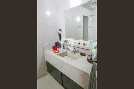 Casa à venda com 430m², 4 quartos e 4 vagas Casa à venda com 430m², 4 quartos e 4 vagasBanheiro da Suíte 4