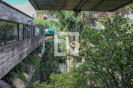 Casa à venda com 430m², 4 quartos e 4 vagas Casa à venda com 430m², 4 quartos e 4 vagasVista da Suíte 2