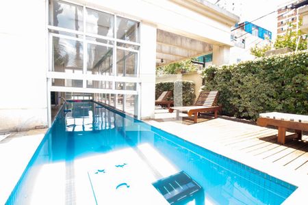 Apartamento à venda com 170m², 4 quartos e 3 vagas Apartamento à venda com 170m², 4 quartos e 3 vagasÁrea comum - Piscina