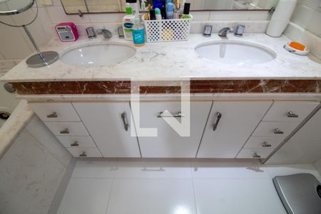 Apartamento à venda com 170m², 4 quartos e 3 vagas Apartamento à venda com 170m², 4 quartos e 3 vagasBanheiro da Suíte 3