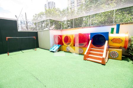 Apartamento à venda com 170m², 4 quartos e 3 vagas Apartamento à venda com 170m², 4 quartos e 3 vagasÁrea comum - Playground