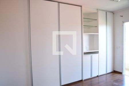 Casa de condomínio para alugar com 200m², 3 quartos e 3 vagasSuíte