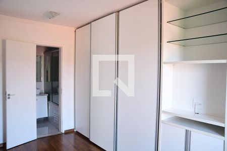 Casa de condomínio para alugar com 200m², 3 quartos e 3 vagasSuíte