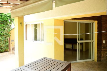 Casa de condomínio para alugar com 200m², 3 quartos e 3 vagasQuintal