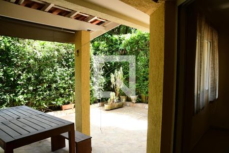 Casa de condomínio para alugar com 200m², 3 quartos e 3 vagasQuintal