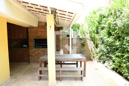 Casa de condomínio para alugar com 200m², 3 quartos e 3 vagasQuintal