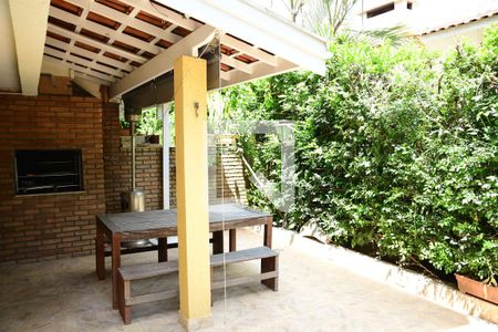 Casa de condomínio para alugar com 200m², 3 quartos e 3 vagasQuintal