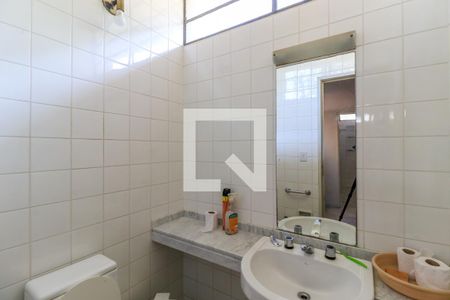 Casa à venda com 310m², 3 quartos e 4 vagasLavabo da Suíte