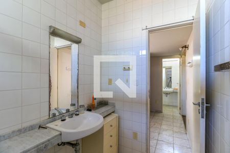 Casa à venda com 310m², 3 quartos e 4 vagasBanheiro da Suíte