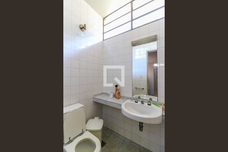 Casa à venda com 310m², 3 quartos e 4 vagasLavabo da Suíte