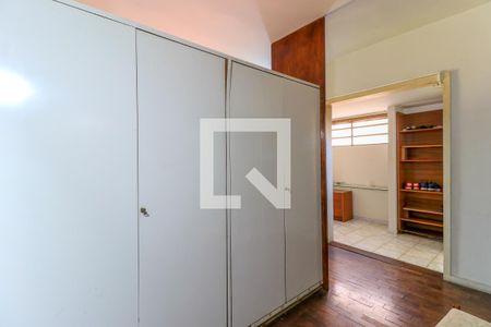 Casa à venda com 310m², 3 quartos e 4 vagasCloset da suíte