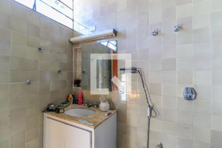 Casa à venda com 310m², 3 quartos e 4 vagasBanheiro