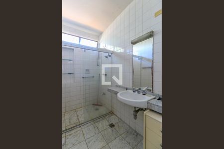 Casa à venda com 310m², 3 quartos e 4 vagasBanheiro da Suíte