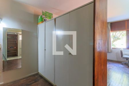 Casa à venda com 310m², 3 quartos e 4 vagasCloset da suíte