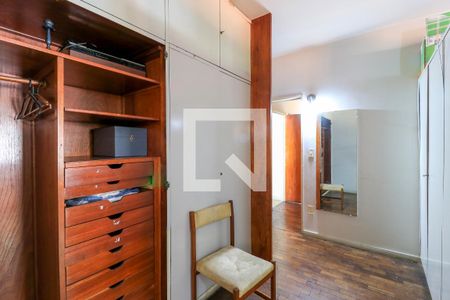 Casa à venda com 310m², 3 quartos e 4 vagasCloset da suíte