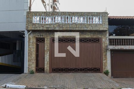 Casa à venda com 200m², 3 quartos e 2 vagas Casa à venda com 200m², 3 quartos e 2 vagasFachada