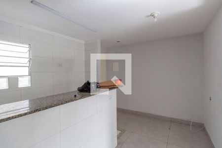 Sala e Cozinha Integrada  de apartamento para alugar com 2 quartos, 39m² em Vila Nhocuné, São Paulo