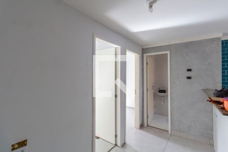 Sala e Cozinha Integrada  de apartamento para alugar com 2 quartos, 39m² em Vila Nhocuné, São Paulo