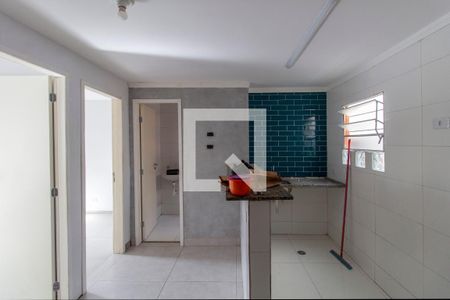 Sala e Cozinha Integrada  de apartamento para alugar com 2 quartos, 39m² em Vila Nhocuné, São Paulo