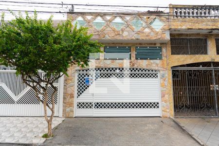Casa para alugar com 138m², 2 quartos e 2 vagasFachada