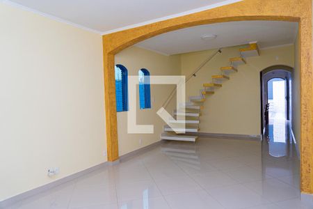 Sala de casa para alugar com 2 quartos, 138m² em Jardim Las Vegas, Santo André