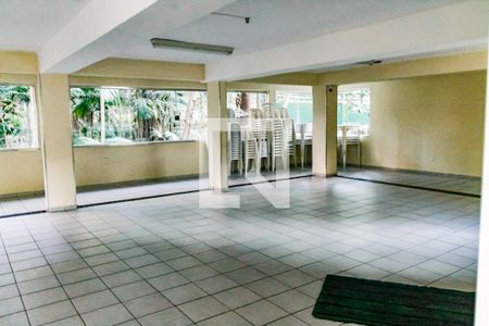 Apartamento para alugar com 45m², 2 quartos e 1 vaga Apartamento para alugar com 45m², 2 quartos e 1 vagaÁrea comum - Salão de festas