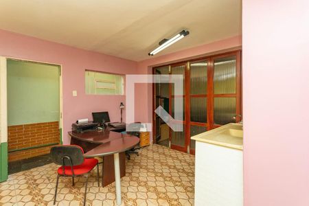 Casa à venda com 350m², 4 quartos e 2 vagas Casa à venda com 350m², 4 quartos e 2 vagasPorão / escritório